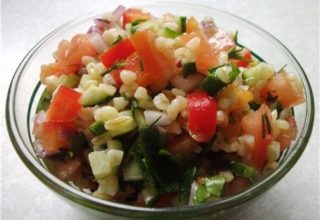 Салат из булгура и овощей
