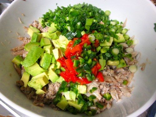 Салат из крабового мяса и авокадо фото