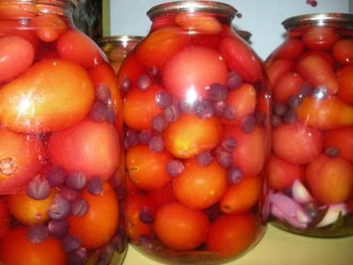 Маринованные помидоры с виноградом фото