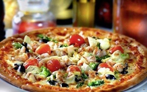 Пицца «Домашняя с тонкой хрустящей основой» фото