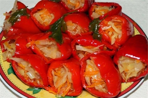 Перец болгарский фаршированный овощами фото