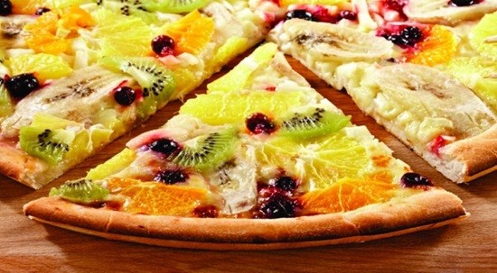 Сладкая пицца с фруктами фото
